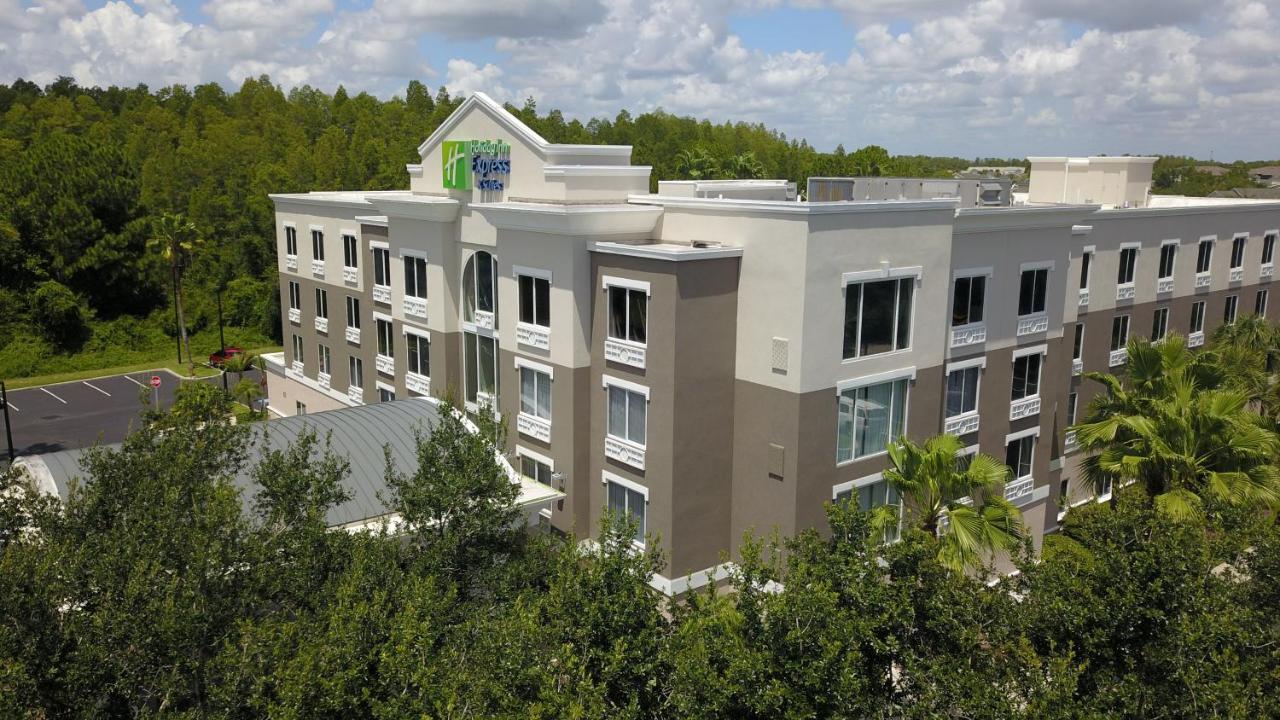 Holiday Inn Express And Suites Tampa I-75 At Bruce B. Downs By Ihg Exterior foto