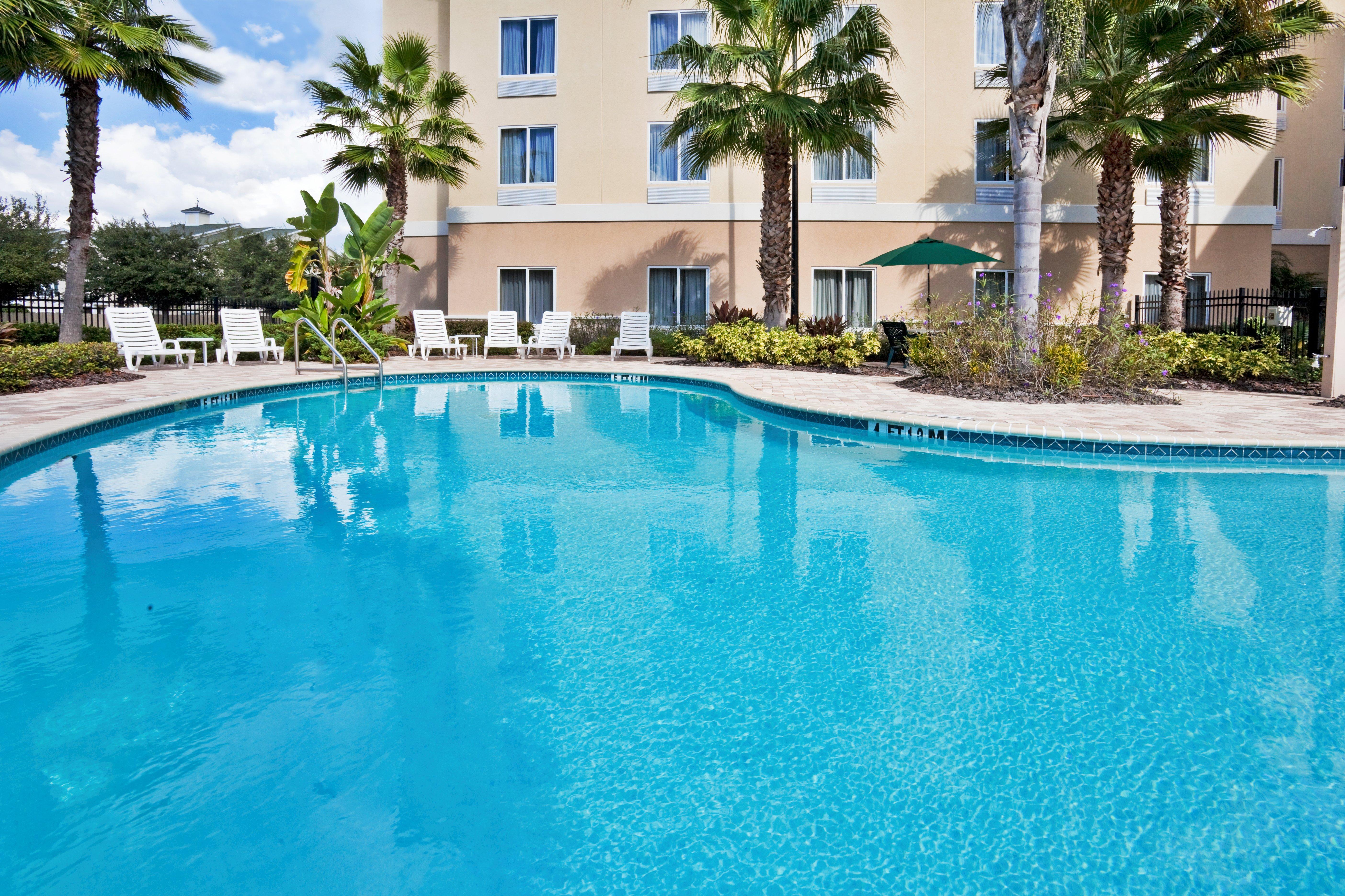 Holiday Inn Express And Suites Tampa I-75 At Bruce B. Downs By Ihg Exterior foto