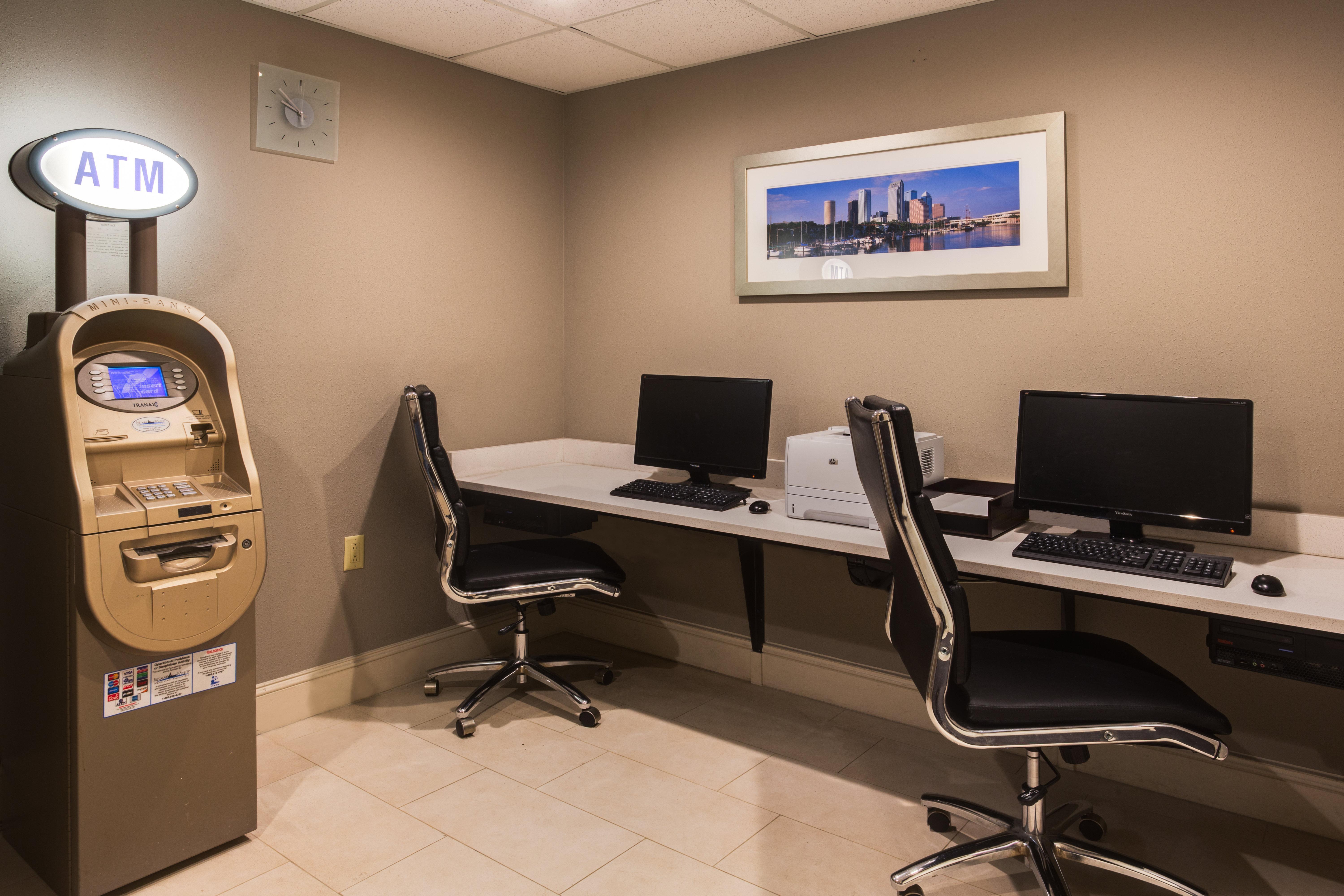 Holiday Inn Express And Suites Tampa I-75 At Bruce B. Downs By Ihg Exterior foto